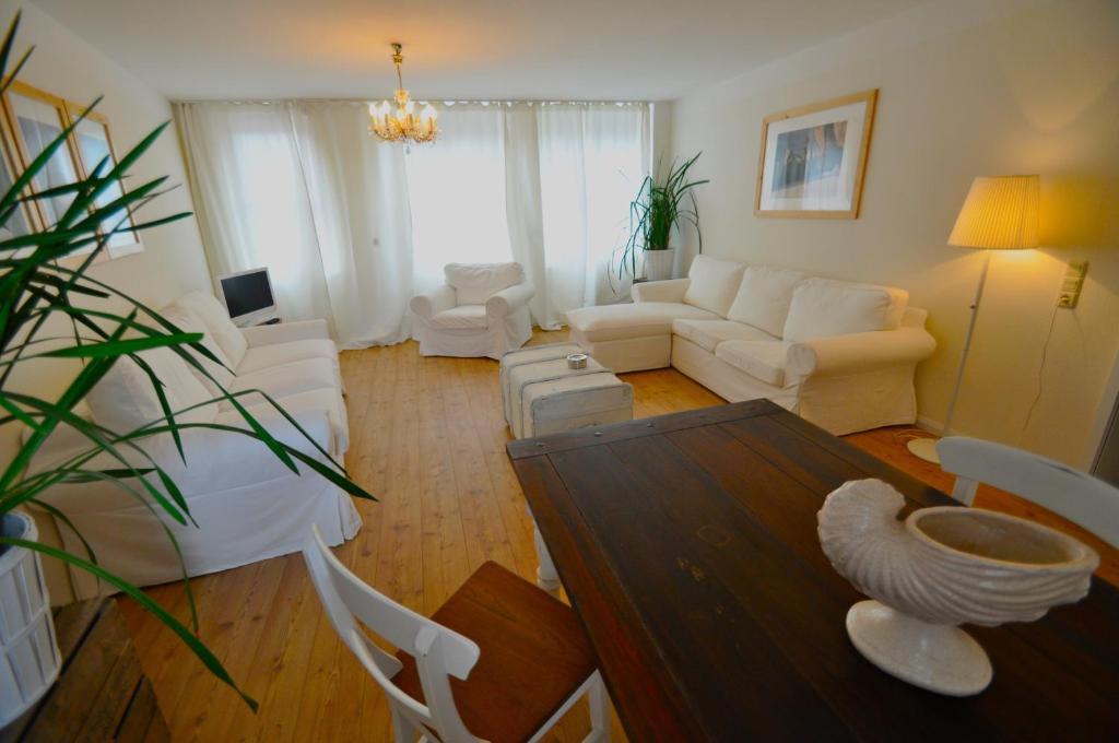 One-Bedroom Apartment,31261649:JPEG